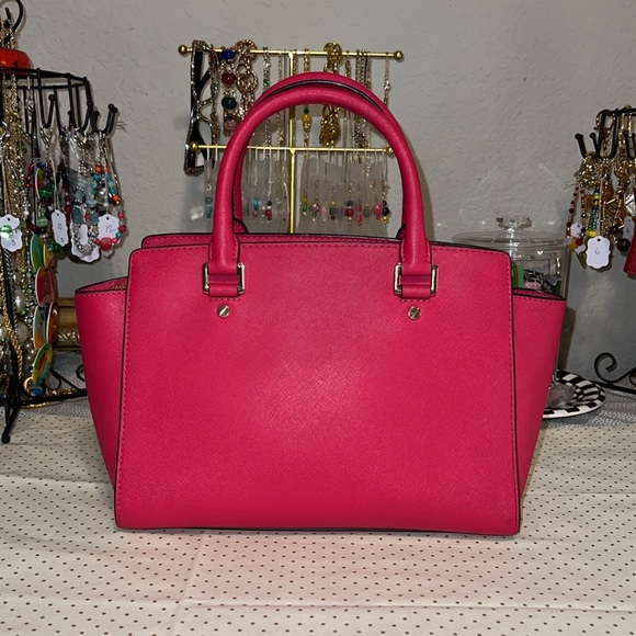 🔻MICHAEL Kors “Selma” Saffiano leather bag with zip top closure. - Picture 2 of 12